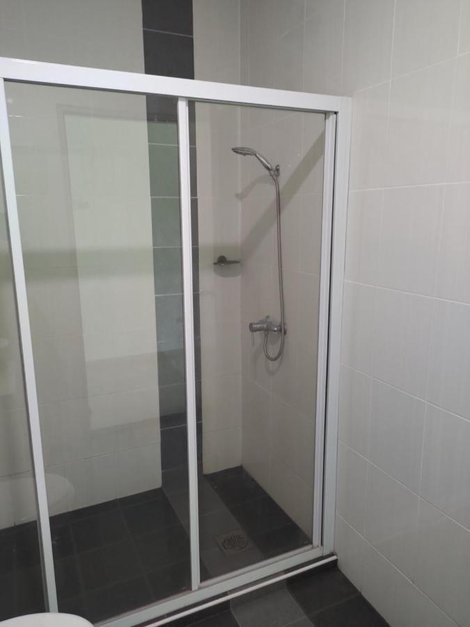 Marina Island Couple Home Stay Lumut Exterior foto
